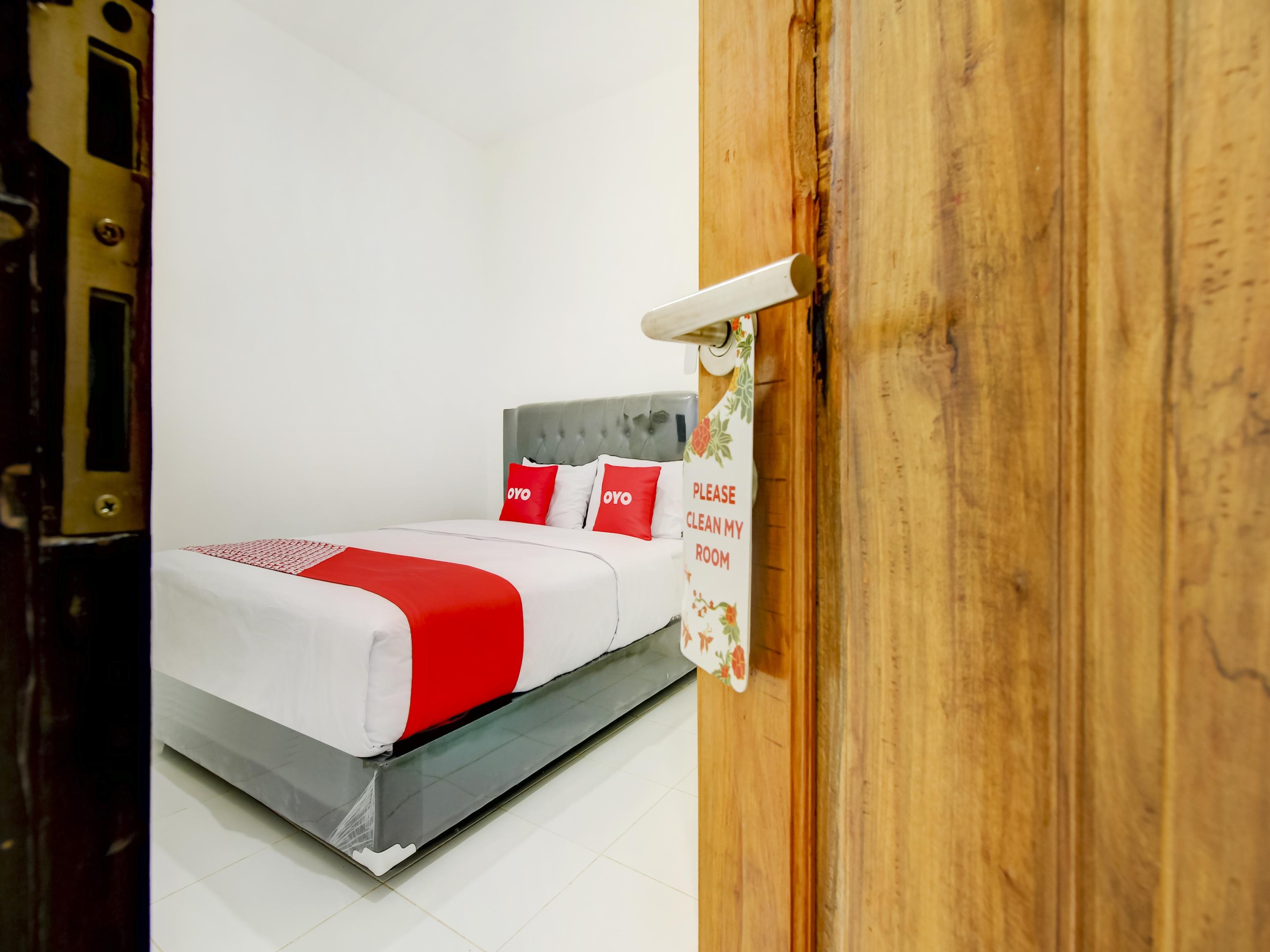 RedDoorz at Jalan Bangau Palembang Hotel Bagian luar foto