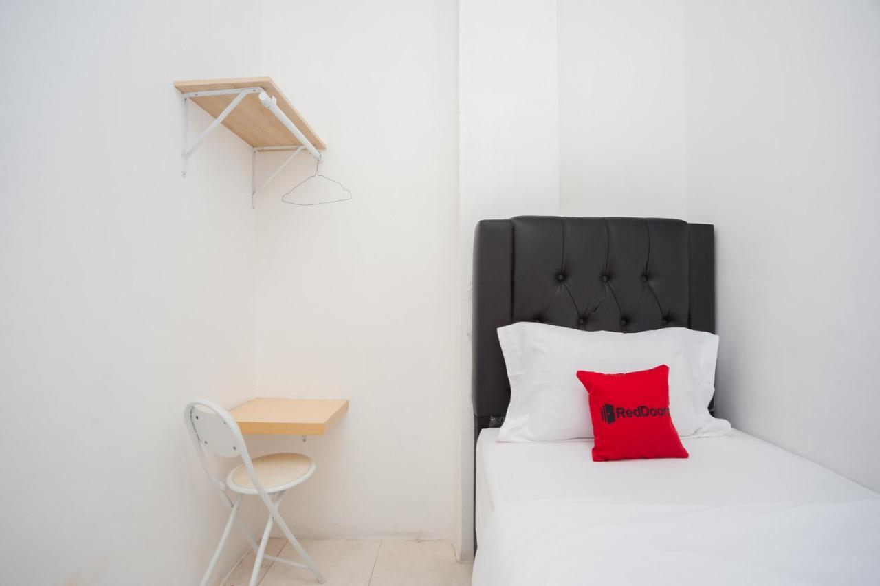 RedDoorz at Jalan Bangau Palembang Hotel Bagian luar foto