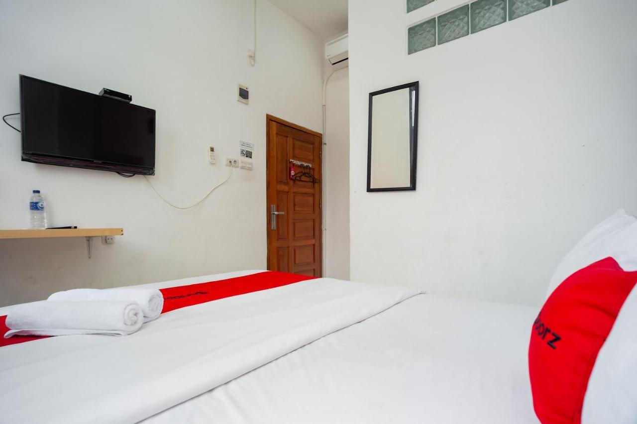 RedDoorz at Jalan Bangau Palembang Hotel Bagian luar foto
