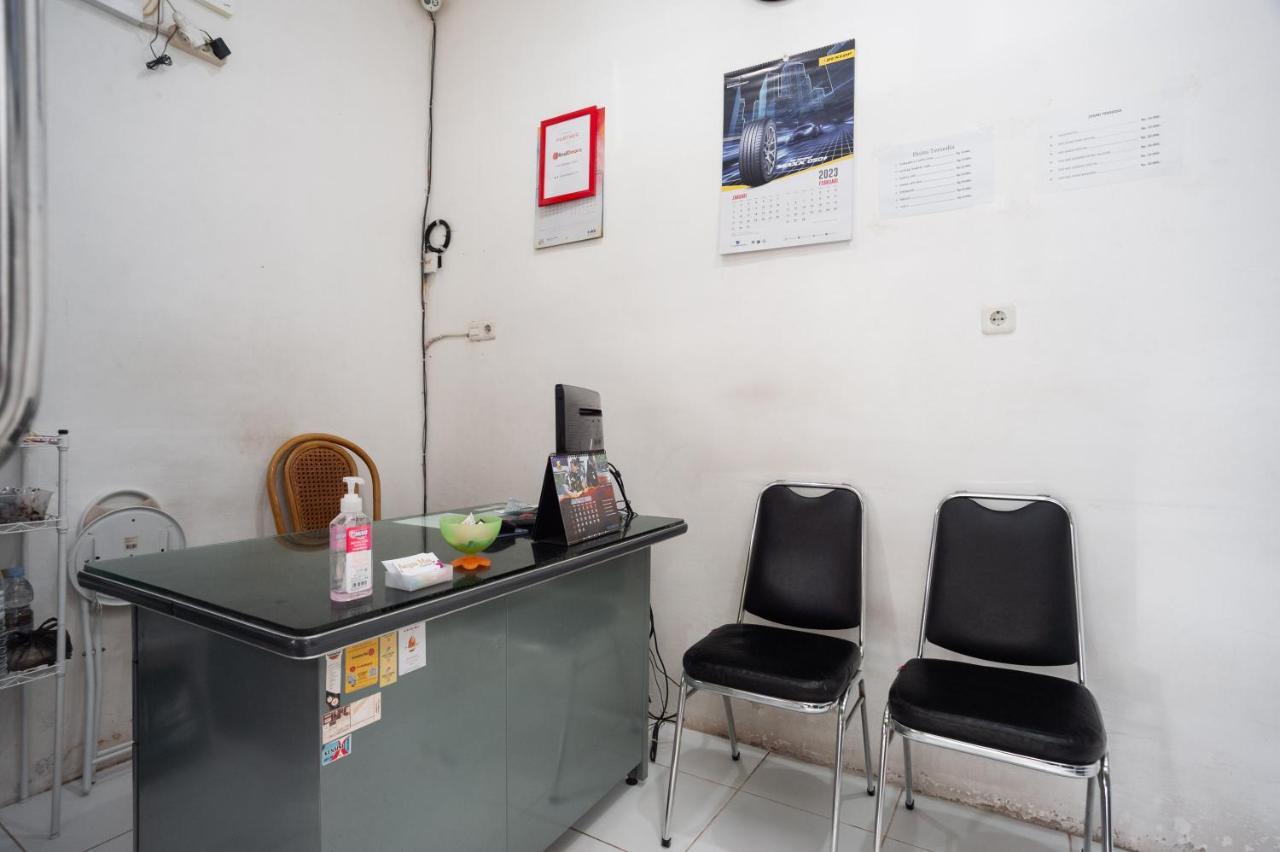 RedDoorz at Jalan Bangau Palembang Hotel Bagian luar foto